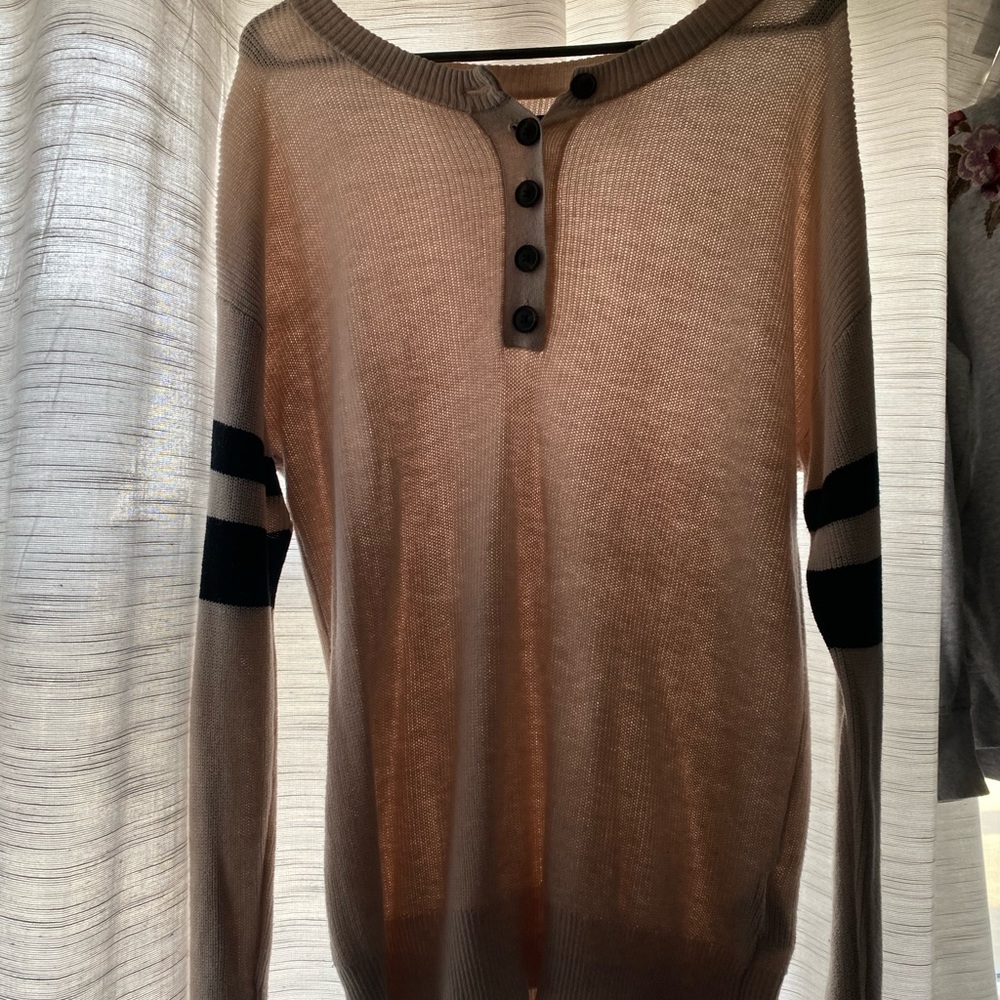 American Eagle Oversized buttoned v-neck sweater!